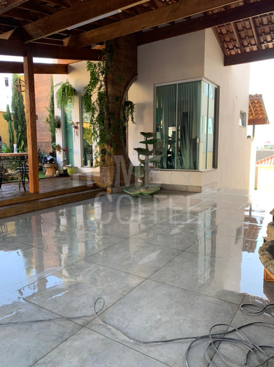 CASA  - BAIRRO: SANTA LUIZA