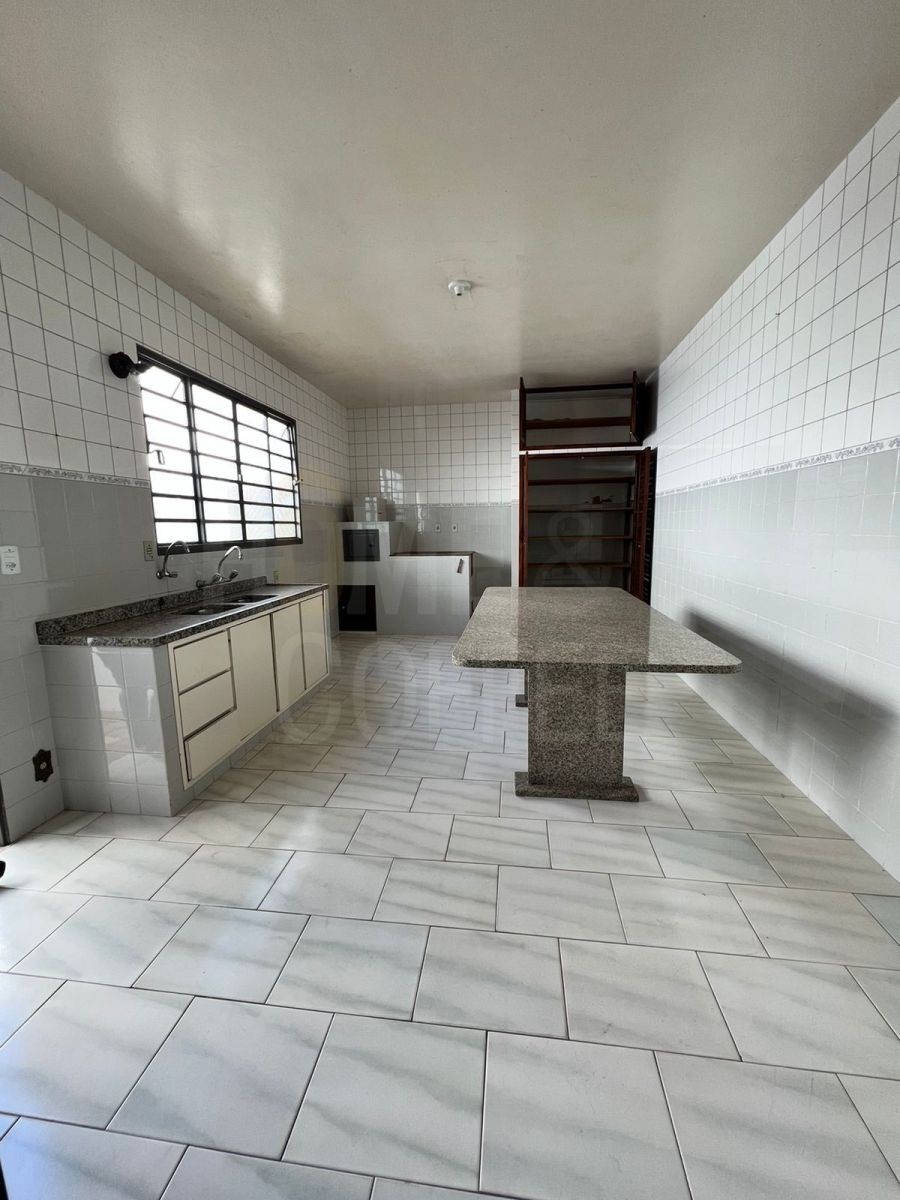 CASA  - BAIRRO : BOM PASTOR