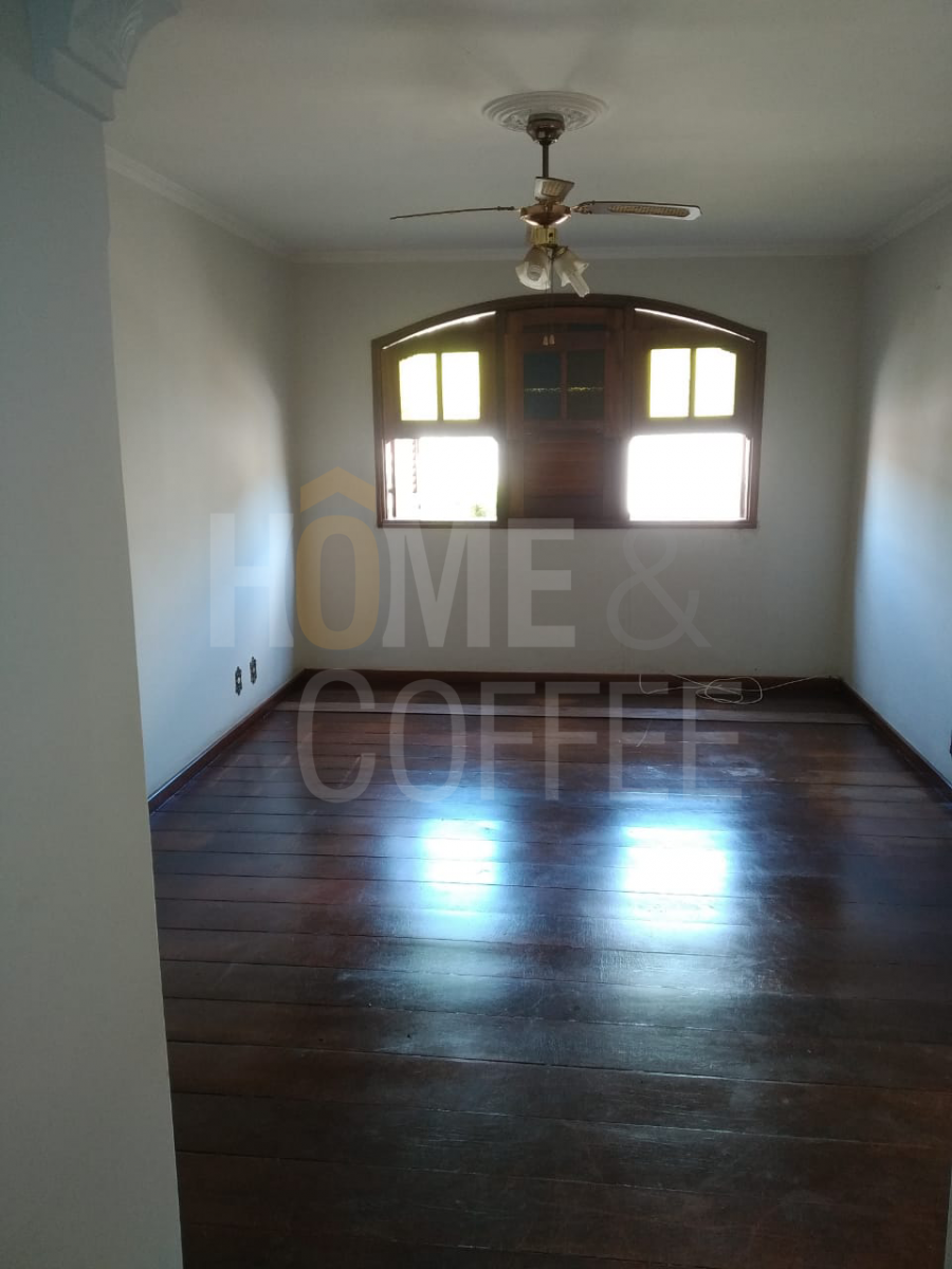 CASA - BAIRRO: VALE DOS IPÊS